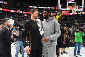 Konačno, pojavio se Embid u Denveru! U trenerci...